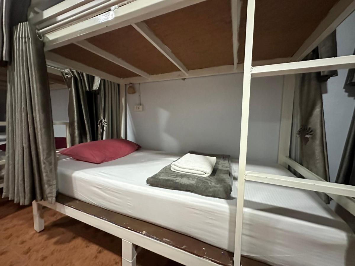 Hangover Hostel Phi Phi Islands Exterior photo