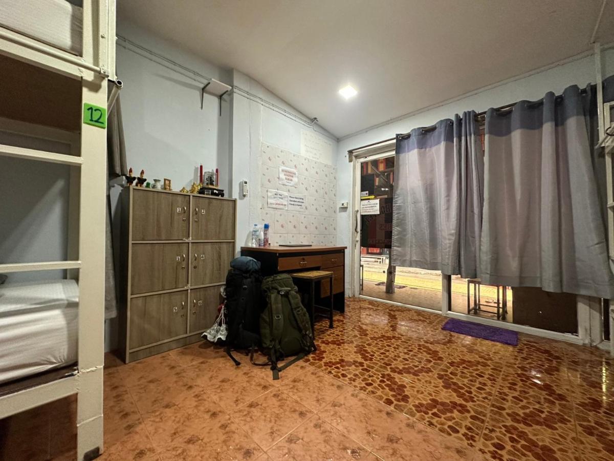 Hangover Hostel Phi Phi Islands Exterior photo